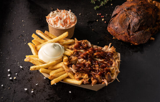 Pulled Pork mit Coleslaw und Pommes Majo